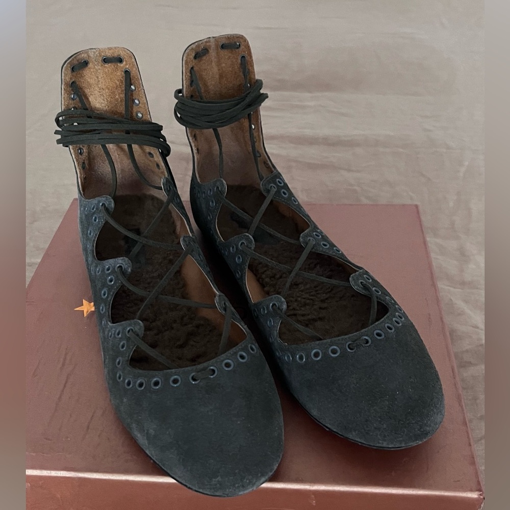 Vintage suede ballet shoes with sheep's wool inside